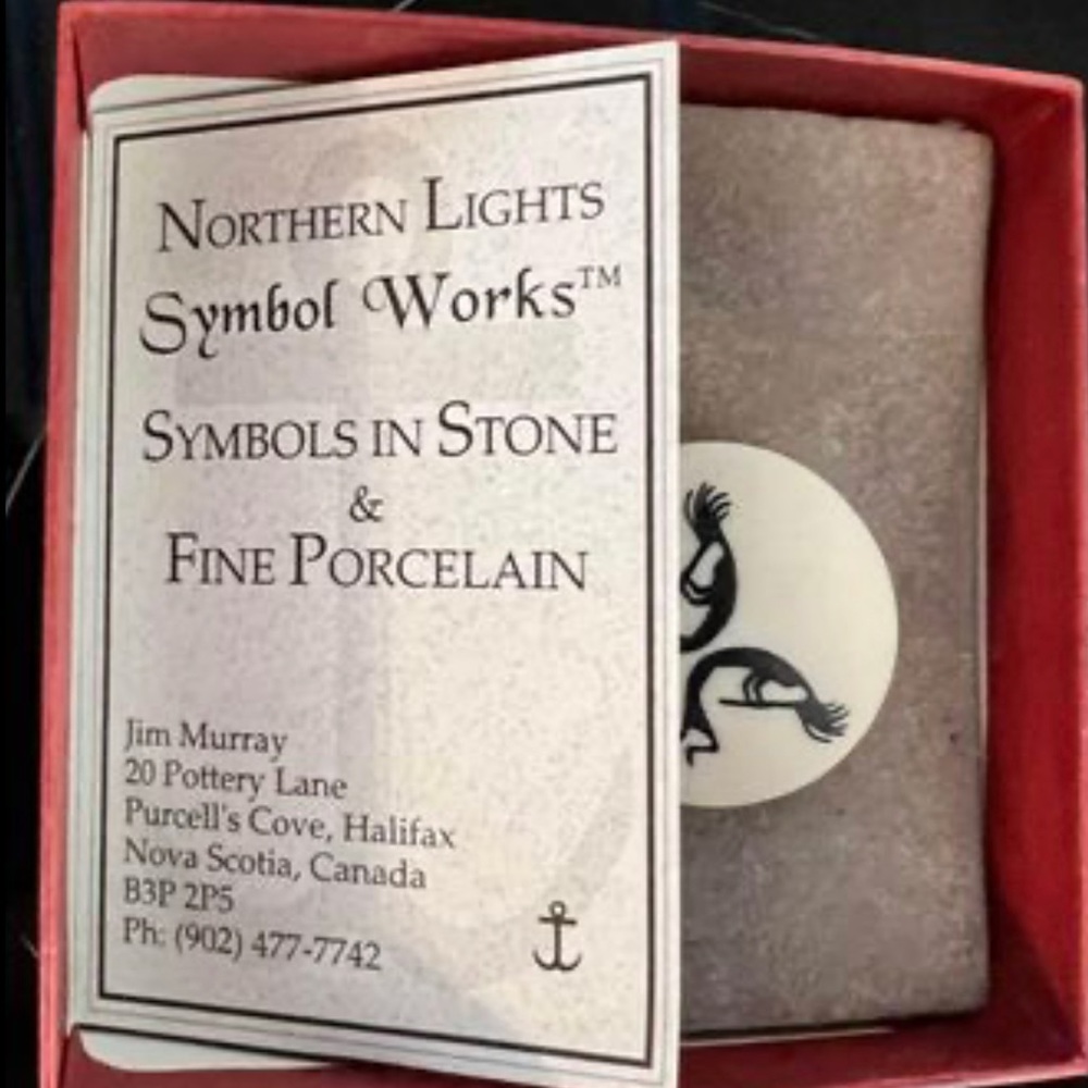 Porcelain Pin: Kokopellis Flute